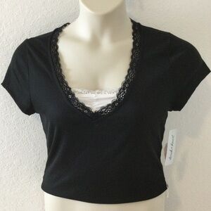 Derek Heart black cropped tee with white lace trim inset Woman’s XL